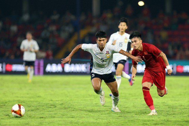 Thủ môn Văn Chuẩn thi đấu 'chuẩn', nhưng hàng thủ U.22 Việt Nam thì chưa - Ảnh 3.