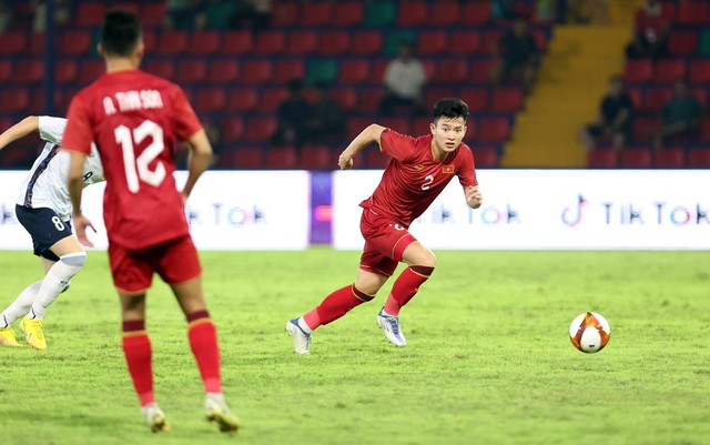Thủ môn Văn Chuẩn thi đấu 'chuẩn', nhưng hàng thủ U.22 Việt Nam thì chưa - Ảnh 2.