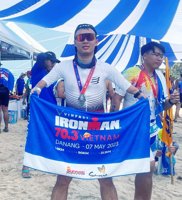 Chàng trai khuyết tật tay với niềm đam mê bộ môn triathlon - Ảnh 2.