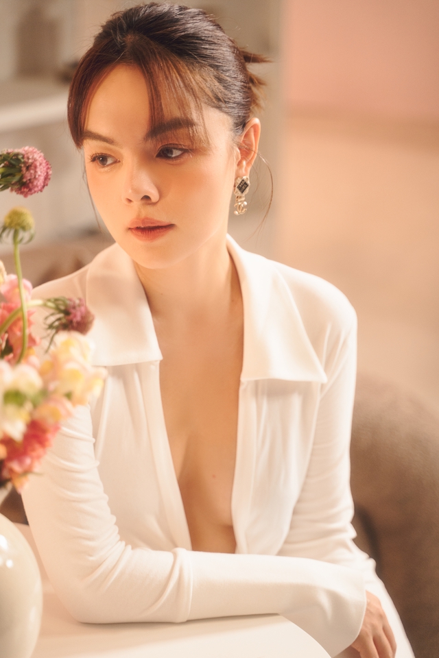 Phạm Quỳnh Anh chăm chỉ ra sản phẩm sau khi sinh con thứ ba - Ảnh 3. Phạm Quỳnh Anh chăm chỉ ra sản phẩm sau khi sinh con thứ ba - Ảnh 3.