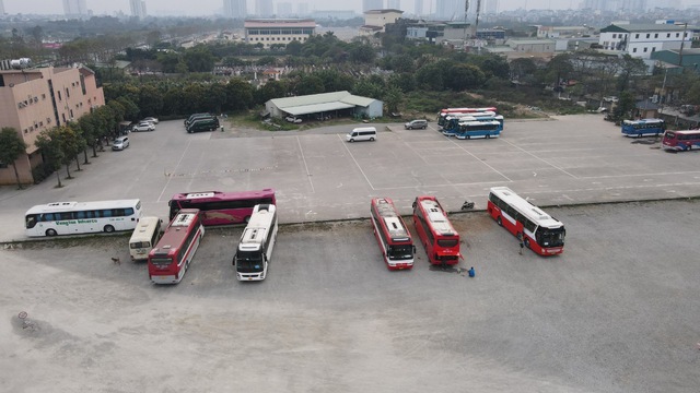 Người dân 'khát' chỗ đậu ô tô, bãi xe lại muốn làm điểm trung chuyển hàng hóa - Ảnh 3.