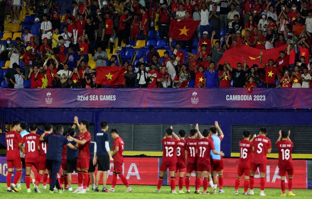 Dọc đường SEA Games 32: Đi xem những đôi chân trưởng thành từ U.21 - Ảnh 1.