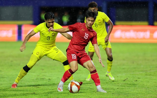 Dọc đường SEA Games 32: Đi xem những đôi chân trưởng thành từ U.21 - Ảnh 2.