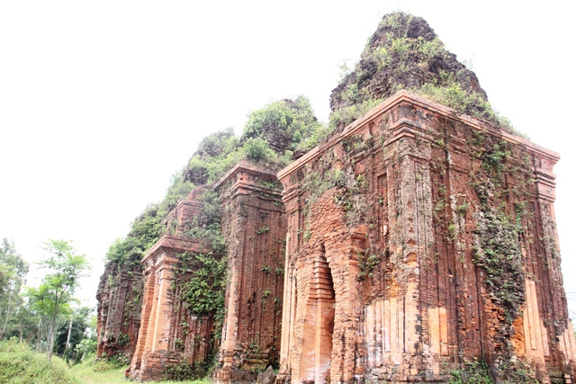 Chiêm ngưỡng bộ ba tháp Chăm 'bí ẩn' hơn ngàn năm tuổi tại Quảng Nam - Ảnh 2.