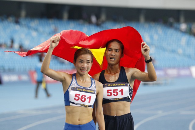 ‘Siêu nhân’ Nguyễn Thị Oanh liên tiếp nhận thưởng nóng sau chiến tích ở SEA Games 32 - Ảnh 2.