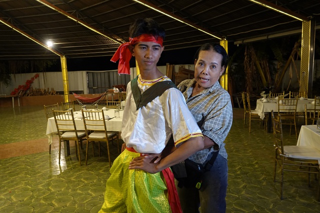 Người tâm huyết truyền nghề nghệ thuật múa Khmer cho giới trẻ - Ảnh 1.