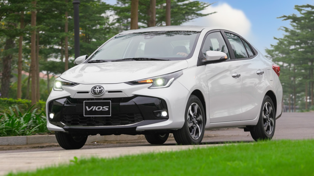 Sedan hạng B dưới 600 triệu: Toyota Vios 'tăng tốc' rút ngắn khoảng cách với Toyota Accent - Ảnh 1.