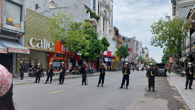 Khám nhà trùm giang hồ Tuấn 'thần đèn' - Ảnh 1.