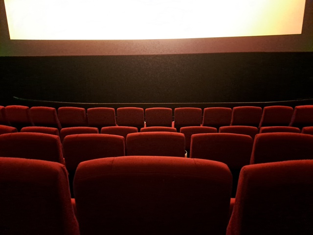 Vì sao có những người trẻ đi xem phim một mình? - Ảnh 2.