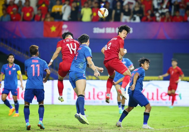HLV Troussier: 'Hài lòng với tinh thần và lối chơi của U.22 Việt Nam' - Ảnh 2.