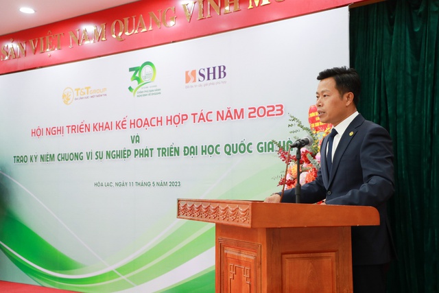 Doanh nhân Đỗ Quang Hiển nhận kỷ niệm chương vì sự nghiệp phát triển ĐHQG Hà Nội - Ảnh 2.