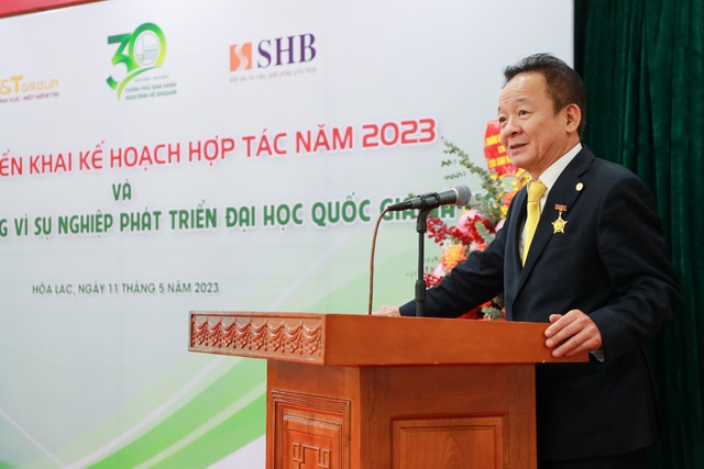 Doanh nhân Đỗ Quang Hiển nhận kỷ niệm chương vì sự nghiệp phát triển ĐHQG Hà Nội - Ảnh 3.