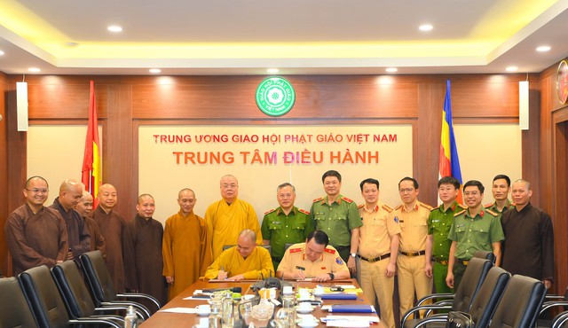Bộ Công an phối hợp với GHPG Việt Nam tuyên truyền, kéo giảm tai nạn giao thông - Ảnh 1.