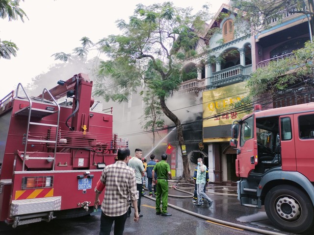 Phó thủ tướng chia buồn với gia đình người bị nạn trong vụ cháy ở Hải Phòng - Ảnh 2.