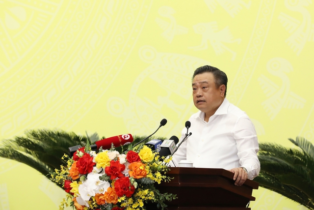 Chủ tịch Hà Nội chỉ đạo bay flycam 'soi' sai phạm đất đai 6 huyện - Ảnh 1.