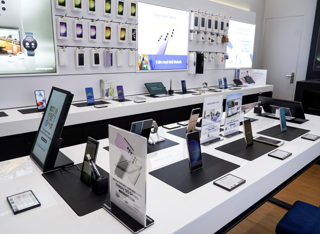 MT Smart khai trương cửa hàng trải nghiệm sản phẩm cao cấp Samsung - Ảnh 2.