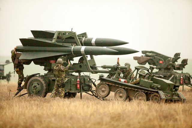 Nga càng tấn công, hệ thống phòng không Ukraine càng vững? - Ảnh 1.