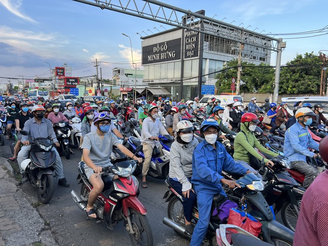 TP.HCM: Gặp tai nạn trên đường đi làm về, chồng tử vong, vợ đi cấp cứu - Ảnh 3.