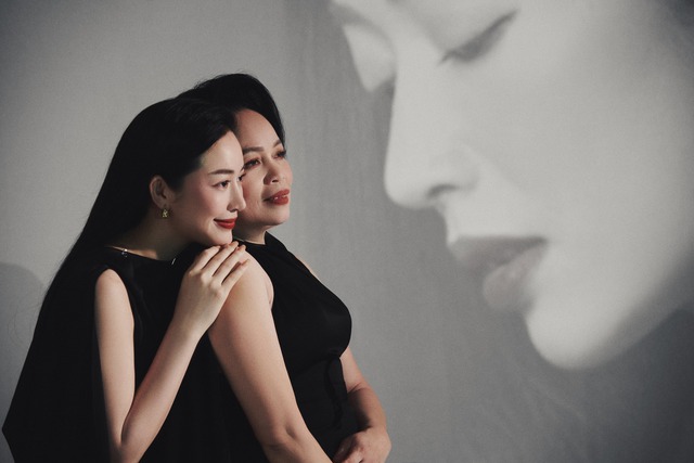 Mai Thanh Hà chụp bộ ảnh nhân 'Ngày của mẹ', chia sẻ xúc động về gia đình   - Ảnh 1.