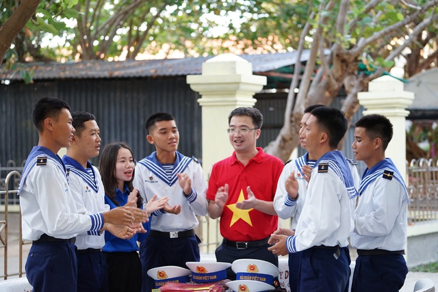 Hành trình Tuổi trẻ vì biển, đảo quê hương: Gửi tình yêu thương ra đảo Trường Sa - Ảnh 1.