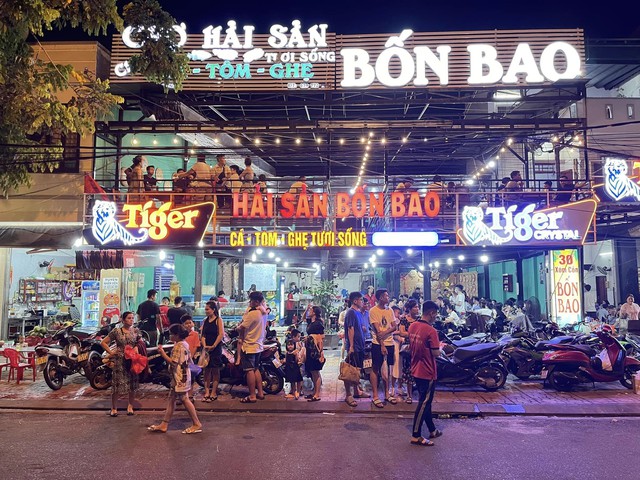 8 thanh niên đến ăn hải sản ở Nha Trang nhưng không trả tiền - Ảnh 1.