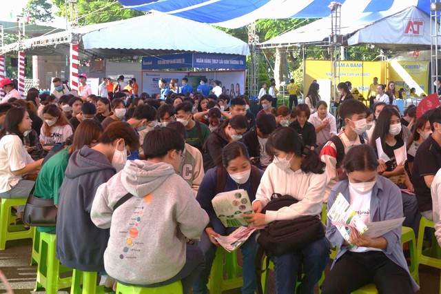 Hội chợ việc làm Trường Đại học An Giang tuyển gần 1.000 vị trí việc làm - Ảnh 2.