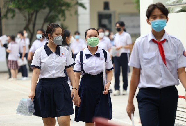 TP.HCM: So sánh tỷ lệ chọi, học sinh có nên điều chỉnh nguyện vọng lớp 10? - Ảnh 1. TP.HCM: So sánh tỷ lệ chọi, học sinh có nên điều chỉnh nguyện vọng lớp 10? - Ảnh 1.