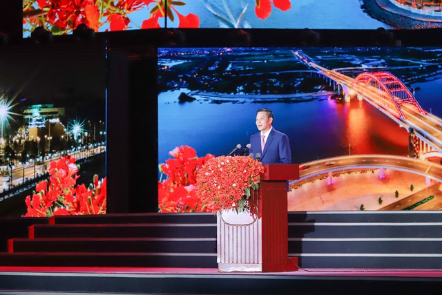 Thủ tướng Phạm Minh Chính tham dự khai mạc Lễ hội Hoa phượng đỏ Hải Phòng 2023 - Ảnh 7.