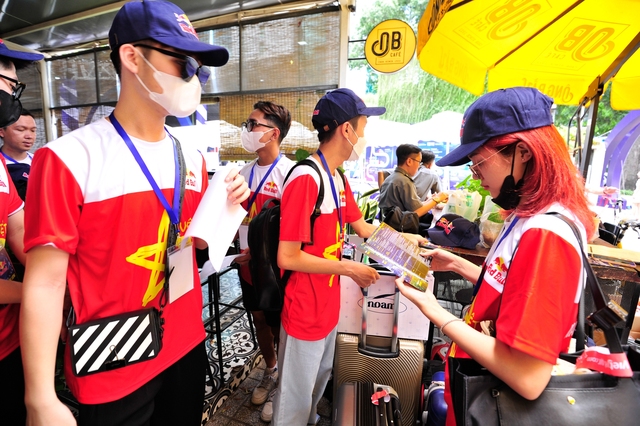 'Chuyến xe năng lượng' của Red Bull đưa những CĐV đặc biệt đến SEA Games 32

 - Ảnh 3.