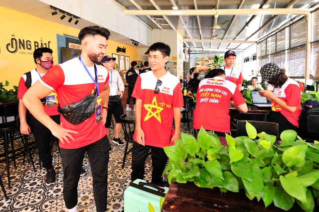 'Chuyến xe năng lượng' của Red Bull đưa những CĐV đặc biệt đến SEA Games 32

 - Ảnh 8.