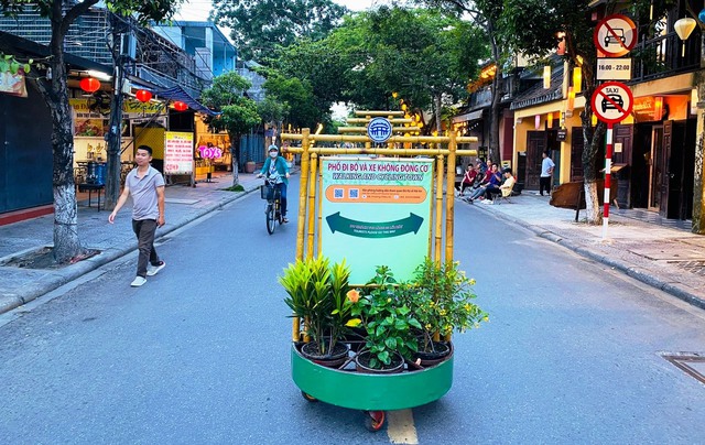 Phố đi bộ Phan Châu Chinh ở Hội An mới được mở rộng có gì? - Ảnh 1. Phố đi bộ Phan Châu Chinh ở Hội An mới được mở rộng có gì? - Ảnh 1.