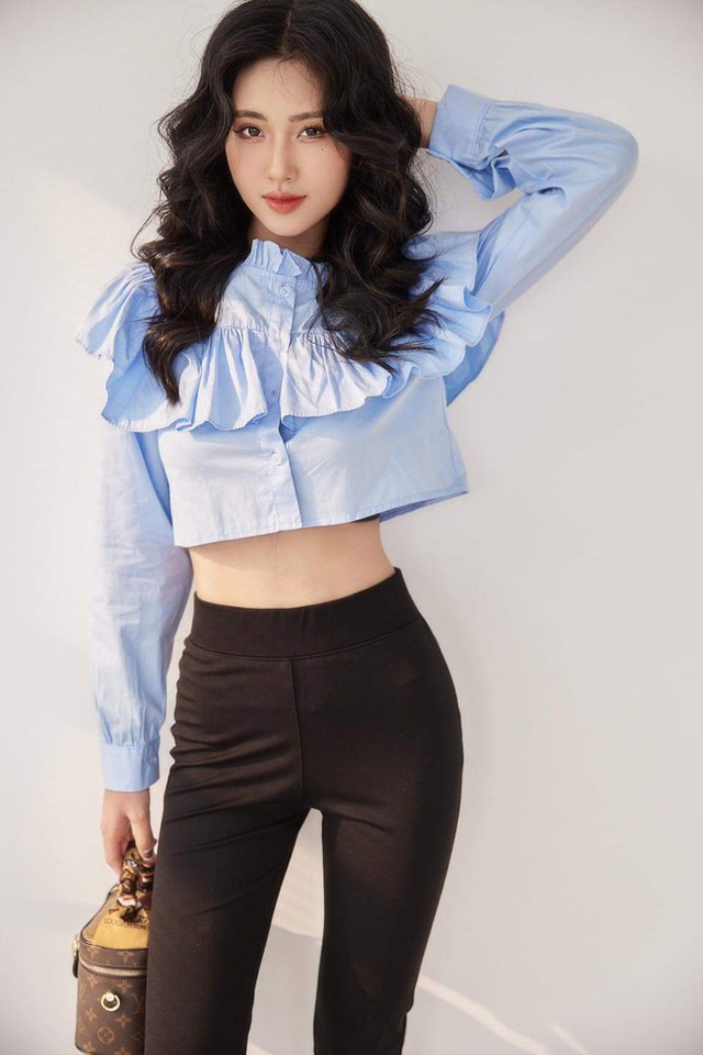 Muôn vàn cách làm điệu với áo crop top hè này - Ảnh 6.