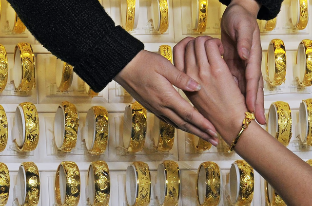 Làn sóng mua vàng đang rộ lên ở châu Á - Ảnh 1.