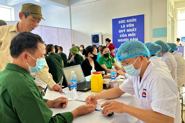 Hà Nội khám sức khỏe miễn phí, lập hồ sơ quản lý cho 180 nghìn dân - Ảnh 3.