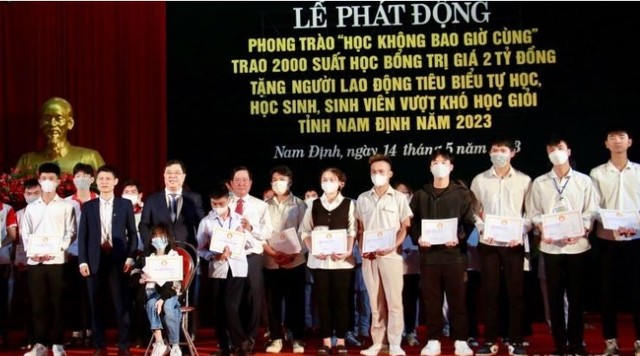  Nam Định: Trao 2.000 suất học bổng cho người dân Nam Định - Ảnh 1.