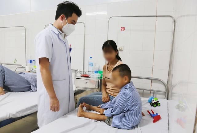 Sửa dị tật cho bé trai Quảng Ninh không thể đứng tiểu  - Ảnh 1.