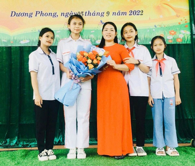 Câu chuyện truyền cảm hứng của cô giáo dạy nhạc mất 2 chân sau tai nạn - Ảnh 2. Câu chuyện truyền cảm hứng của cô giáo dạy nhạc mất 2 chân sau tai nạn - Ảnh 2.