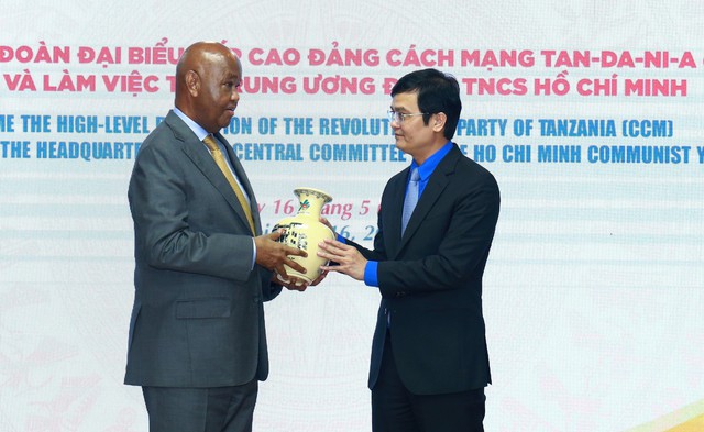 Anh Bùi Quang Huy tiếp đoàn đại biểu cấp cao Đảng Cách mạng Tanzania - Ảnh 1.