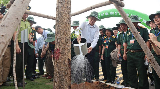 Bình Phước: Phát động trồng cây 'đời đời nhớ ơn Bác Hồ' - Ảnh 3.