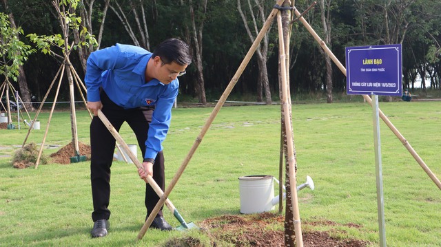 Bình Phước: Phát động trồng cây 'đời đời nhớ ơn Bác Hồ' - Ảnh 6.