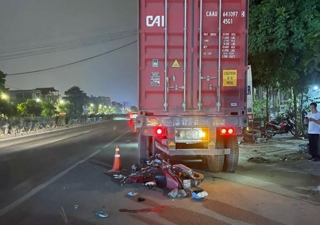  Hưng Yên: Một người tử vong do đâm vào đuôi xe container - Ảnh 1.