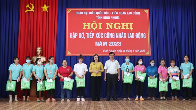 Bình Phước: CN-NLĐ lo lắng về tín dụng đen, lừa đảo qua mạng, muanhà ở xã hội - Ảnh 7.