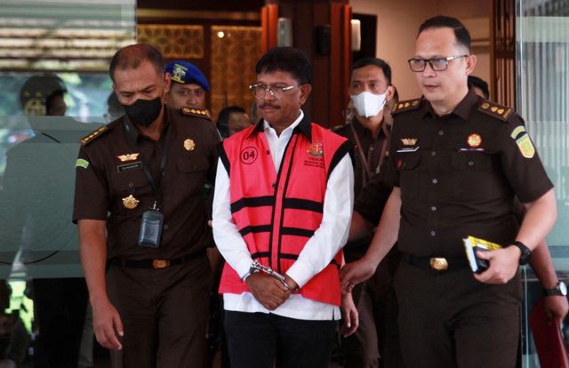 Bộ trưởng Công nghệ thông tin và Truyền thông Indonesia bị bắt - Ảnh 1.