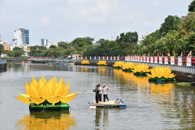 Đại lễ Phật đản: Người dân TP.HCM có thể tham gia thả hoa đăng, lễ tắm Phật - Ảnh 2.