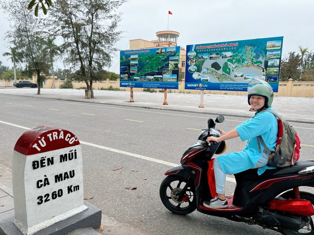 Người phụ nữ đi xe máy xuyên Việt 'mang sách đi chơi' - Ảnh 4.