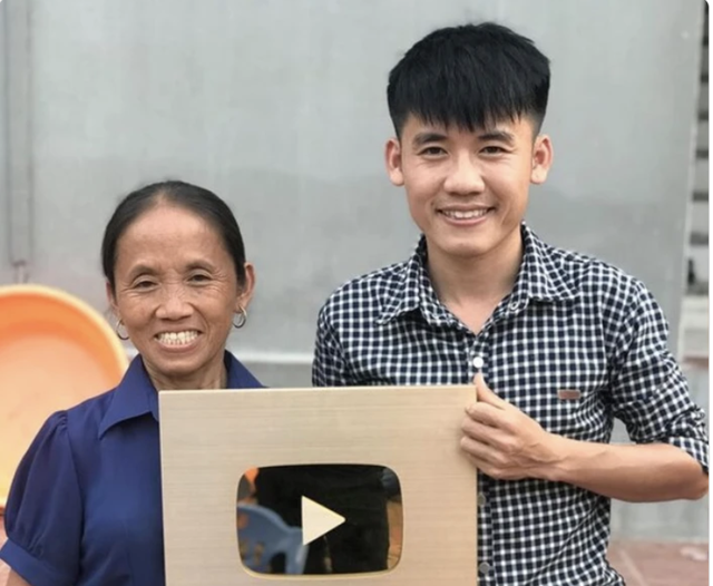 Con trai bà Tân Vlog lên tiếng giải thích việc xóa clip bán mật ong hoa vải - Ảnh 2.