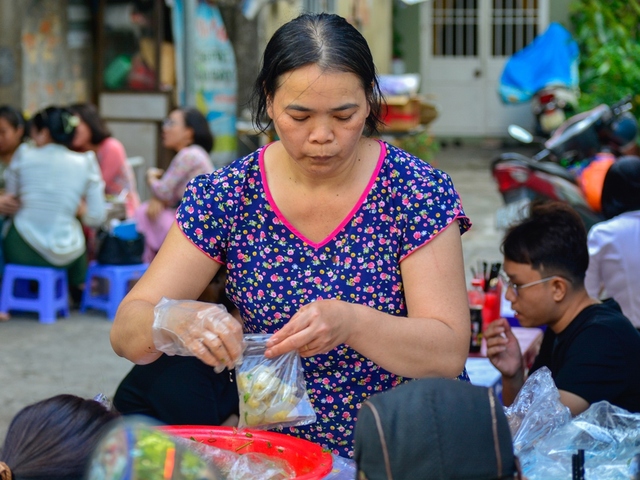 Quán bánh chay đậm vị xứ Huế chỉ bán 2 ngày ở Đà Nẵng - Ảnh 2.