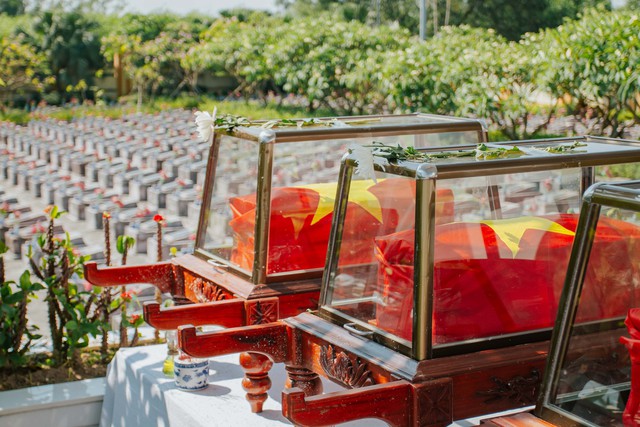 Quảng Bình: Lễ truy điệu, an táng 19 liệt sĩ hy sinh tại Lào - Ảnh 6.