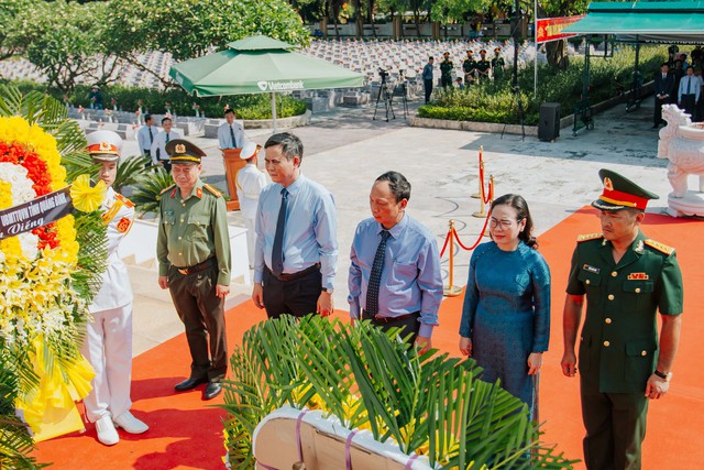 Quảng Bình: Lễ truy điệu, an táng 19 liệt sĩ hy sinh tại Lào - Ảnh 4.