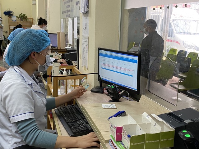  12.427 cơ sở y tế triển khai khám chữa bệnh bằng CCCD gắn chíp - Ảnh 1.